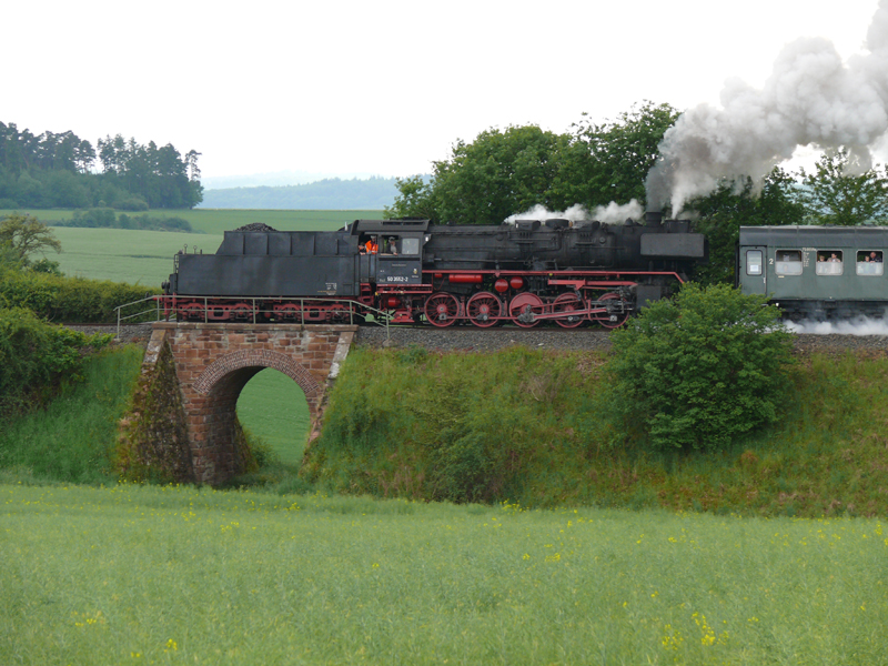 Historischer_Zug_auf_alter_Brücke