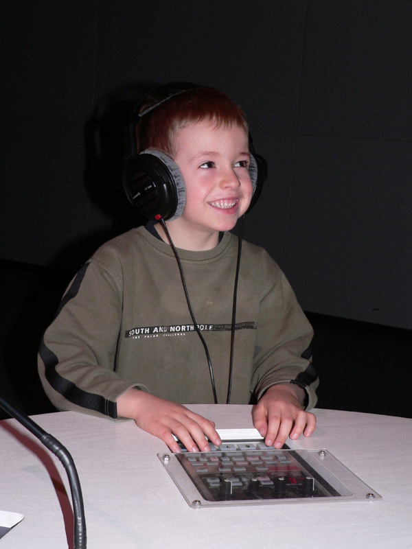 DJ_Junge_mit_Mischpult_KM1