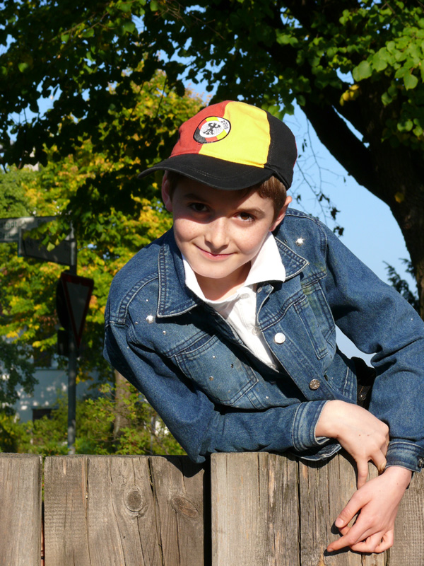 Klettern_Zaun_Junge_KM05