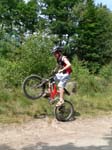 Kind_mit_Mountainbike_Hinterrad_KM2