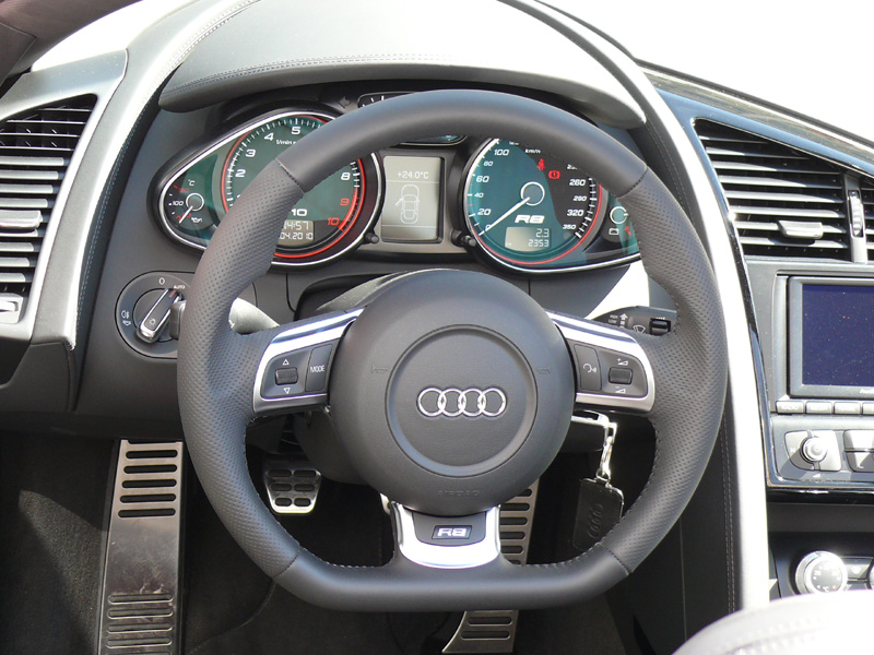 03_Cockpit_R8_Spider